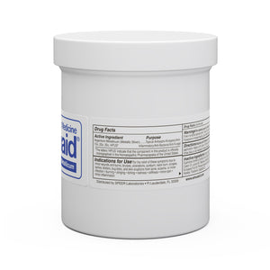 envase blanco de crema médica con etiquetas