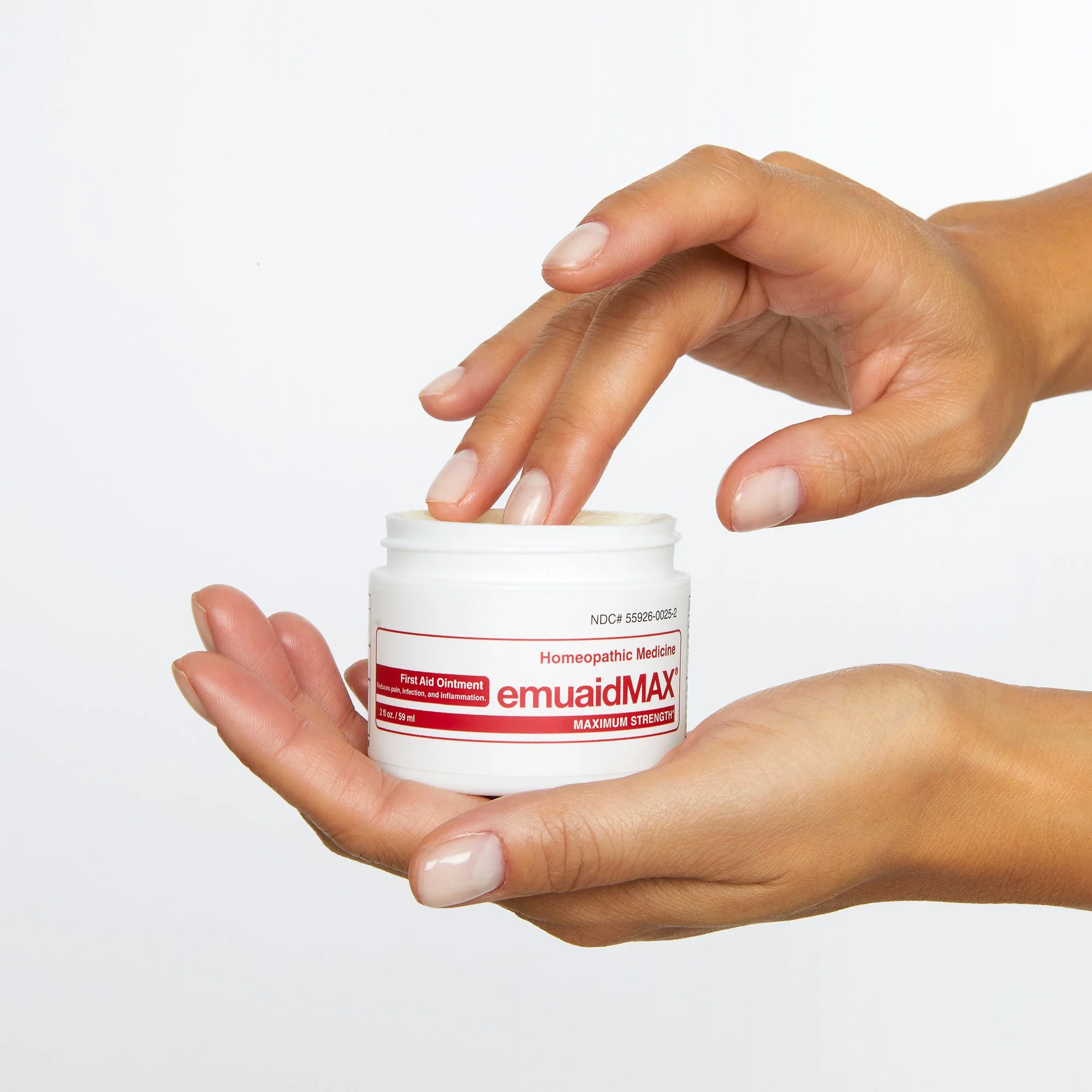 mano con emuaid crema