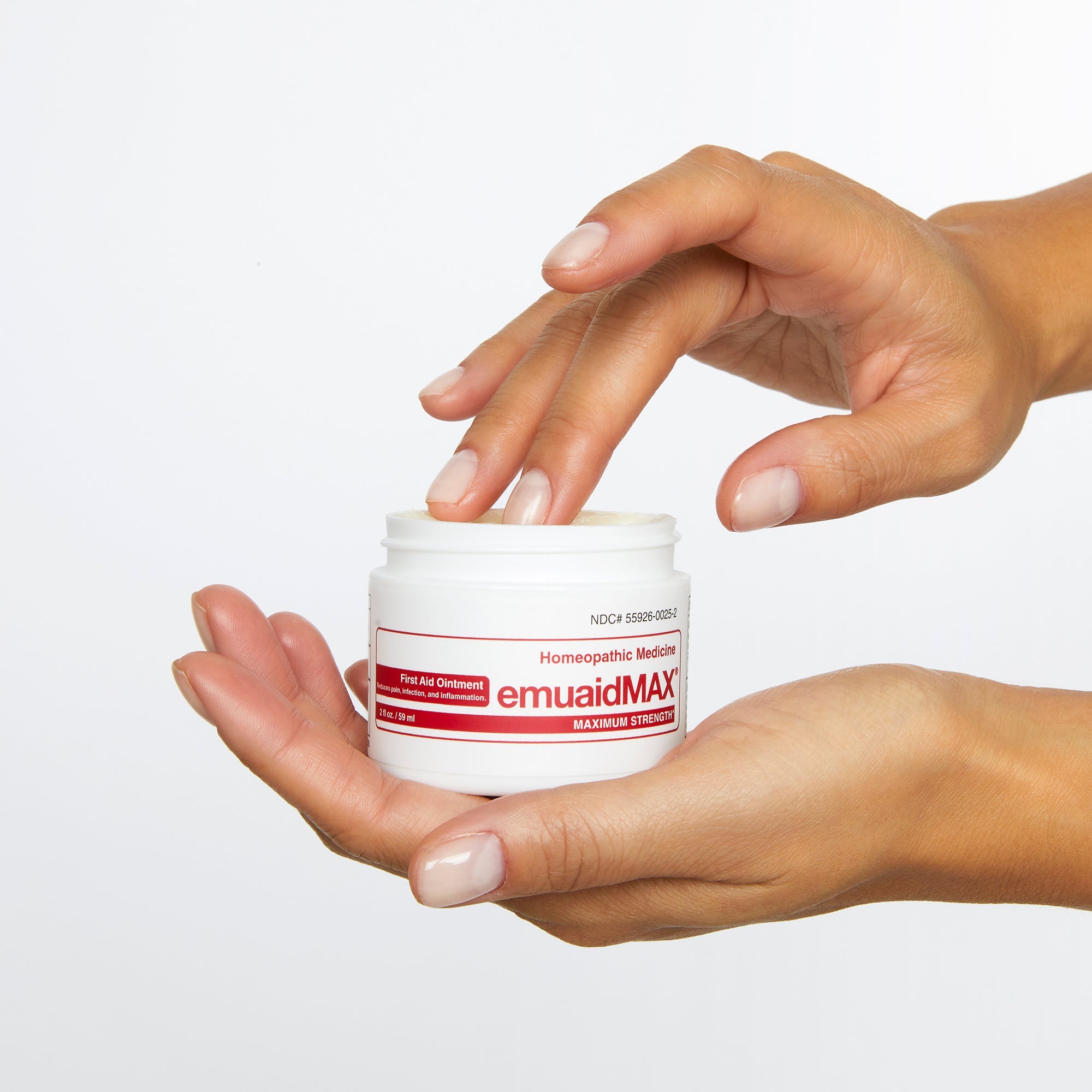 mano con emuaid crema